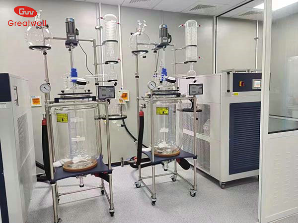 玻璃反應(yīng)釜配備高低溫一體機的用途