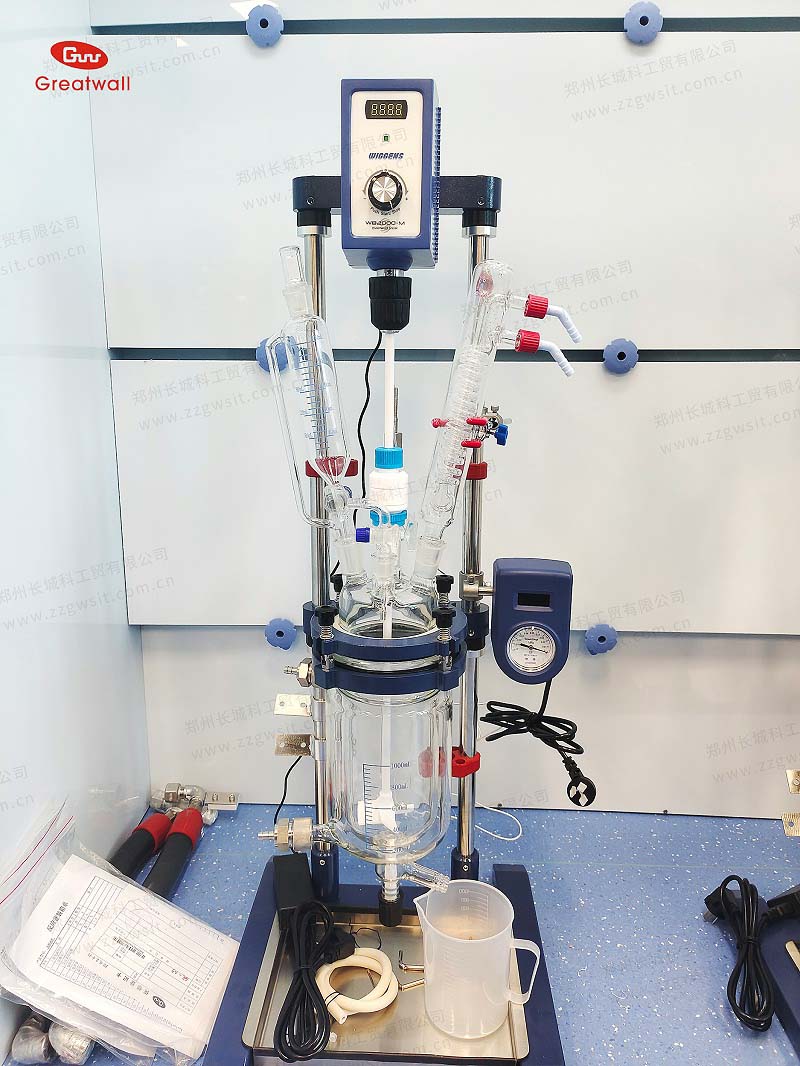 上海某醫藥企業訂購我司1L雙層玻璃反應釜